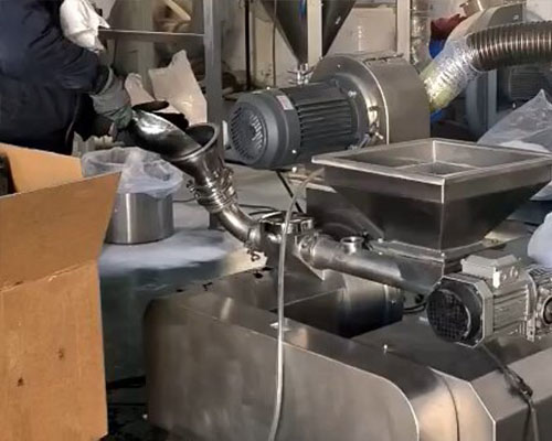 <b>碳纳米管超细粉碎机加工粉体现场视频</b>