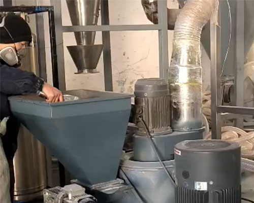 <b>EBS超细粉碎机现场加工粉体视频</b>